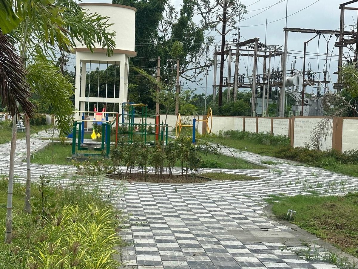 Children's play area and outdoor gym at Riverside